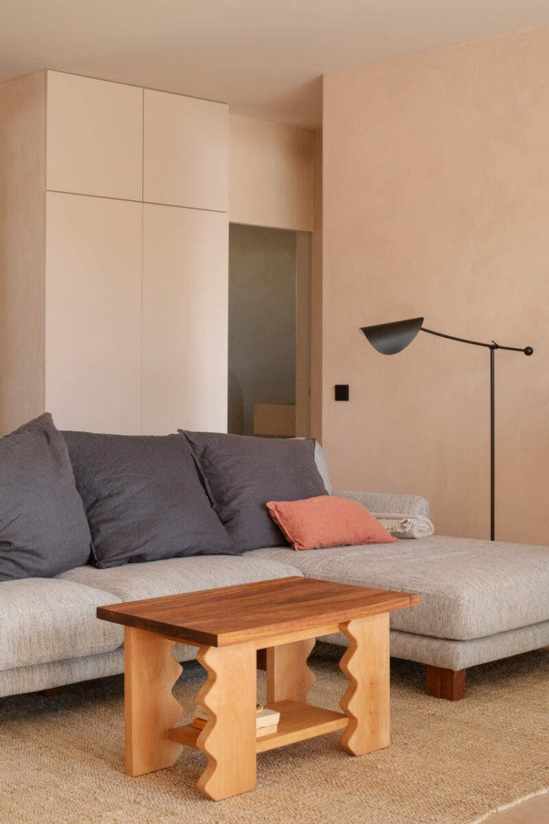 Studio Gameiro draws on hues of Caparica cliffs for Arriba apartment