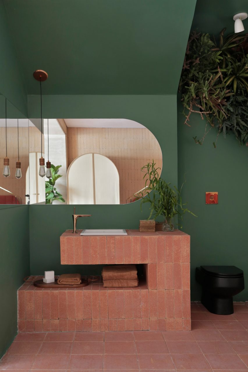 Green bathroom of Hygge Studio by Melina Romano