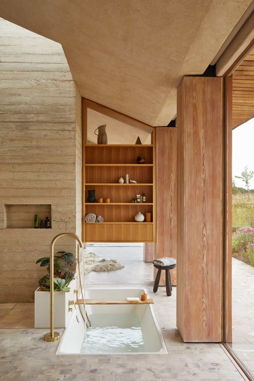 The Maker's Barn by Hutch Design outside London