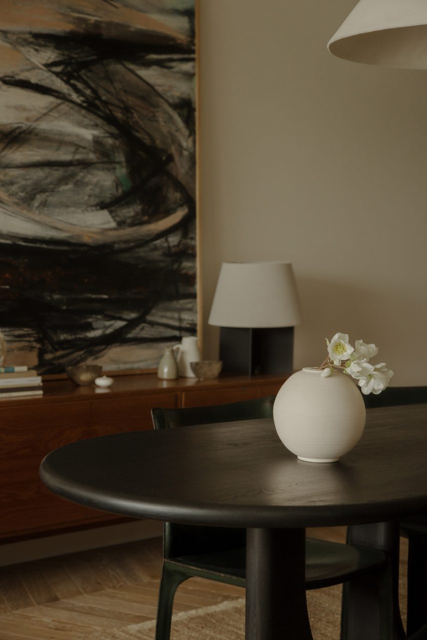 Dining area of Battersea Power Station apartment by Studio Est