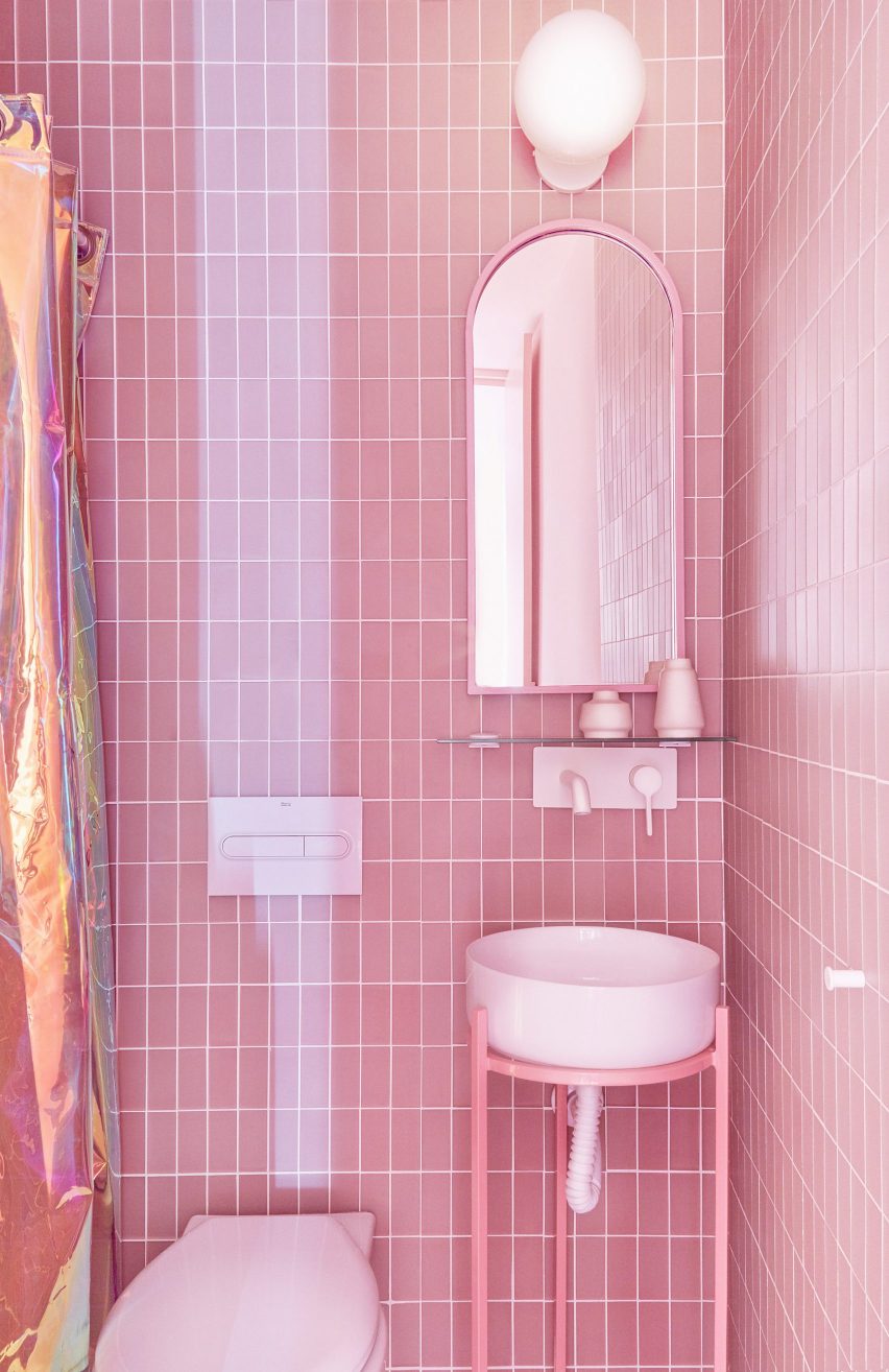 Pink bathroom curtain