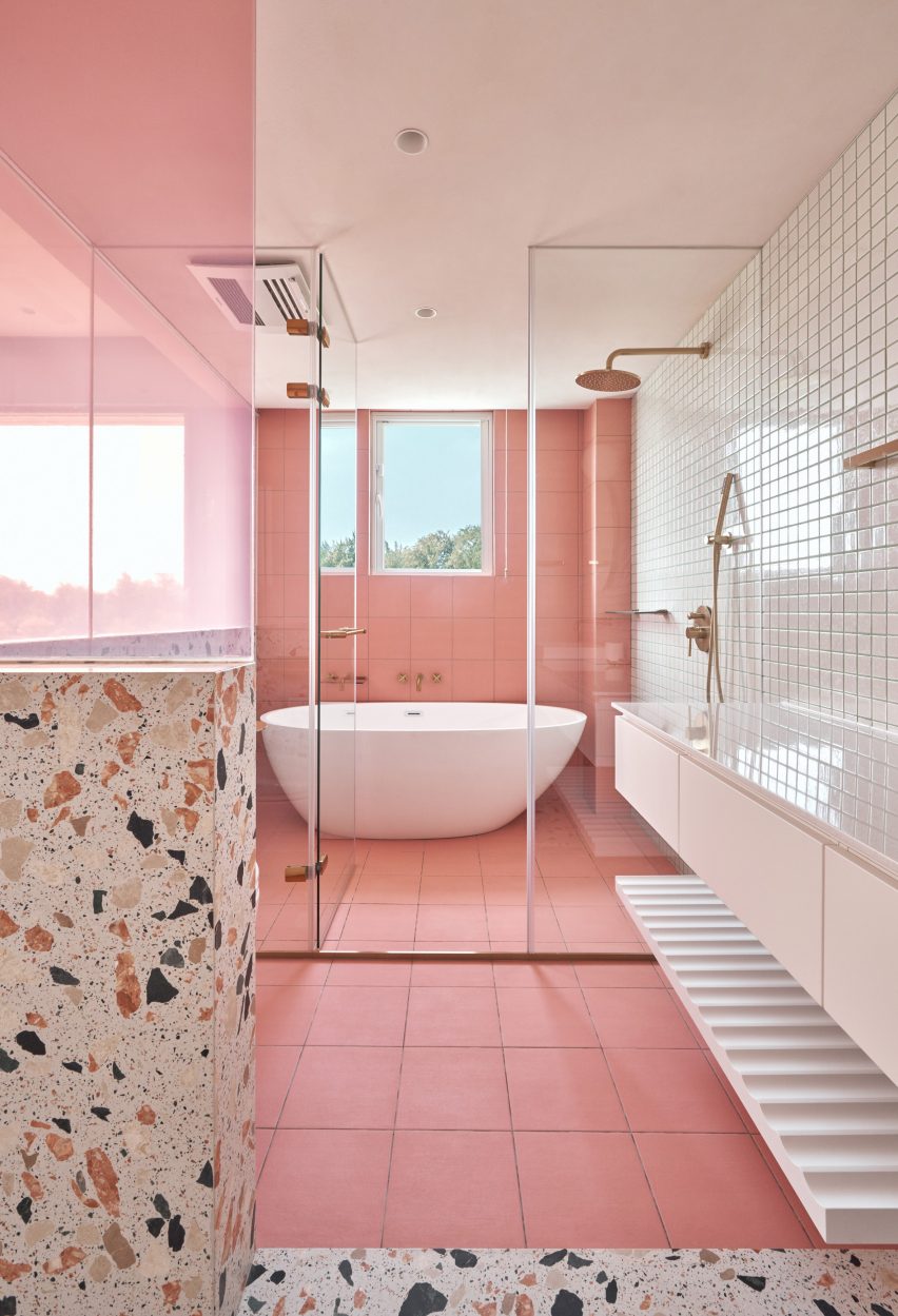 Cats' Pink House by KC Design Studio