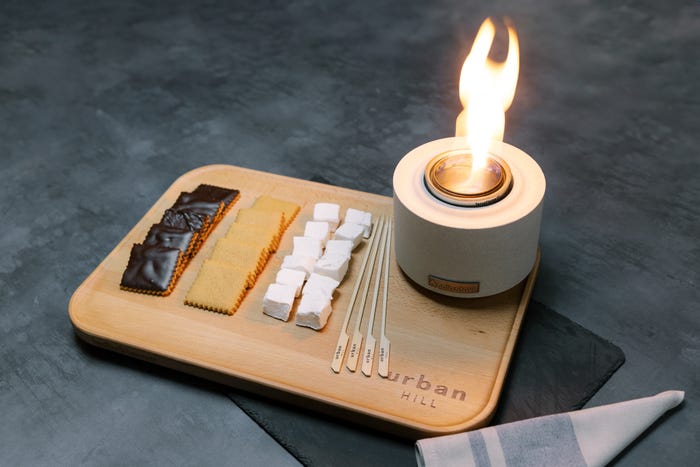 4._Tableside_Service_credit_Carla_Boecklin.jpg 4._Tableside_Service_credit_Carla_Boecklin.jpg