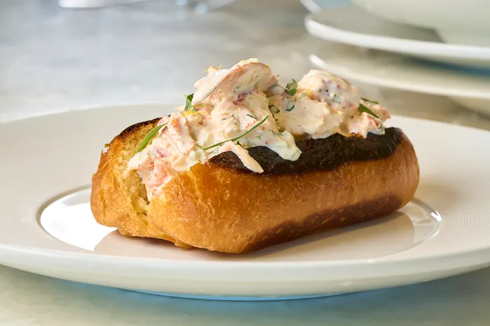 Stewart_s-lobster-roll.png Stewart_s-lobster-roll.png