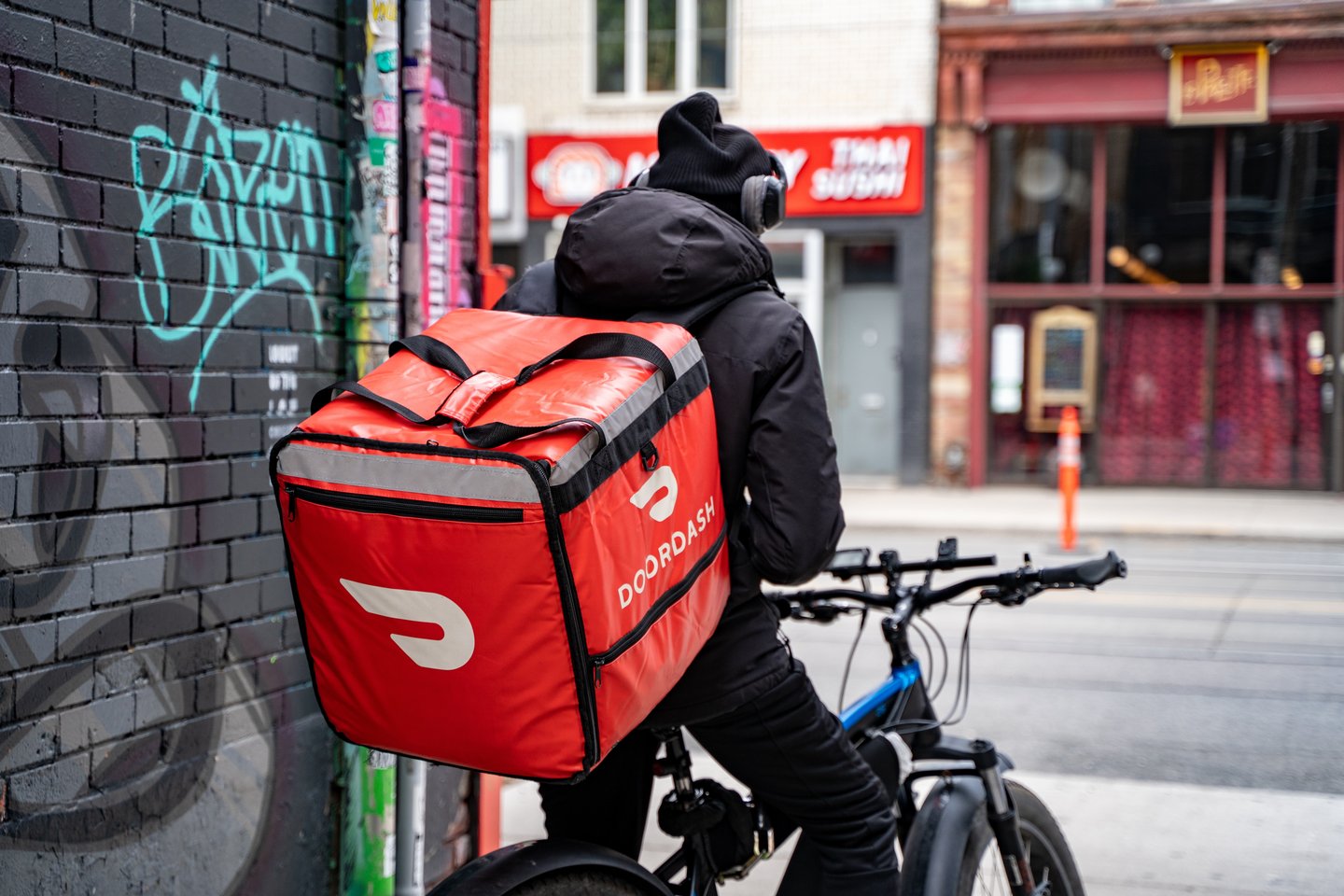 DoorDash bicycle delivery
