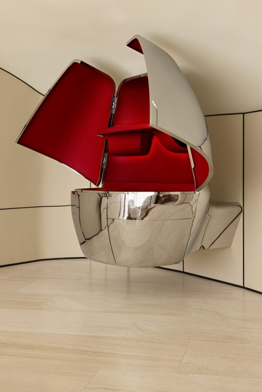 Pod with automated hydraulic doors