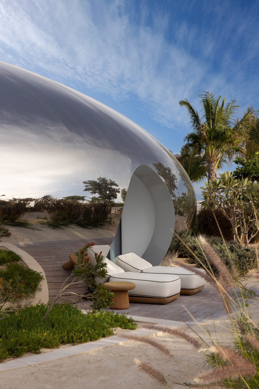 Silver pod at Shebara resort