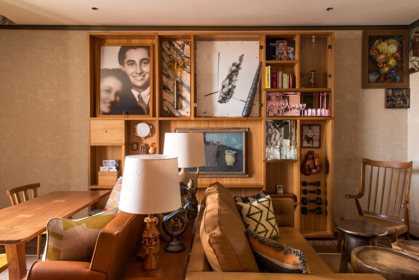 Sitting room with sofas and object display