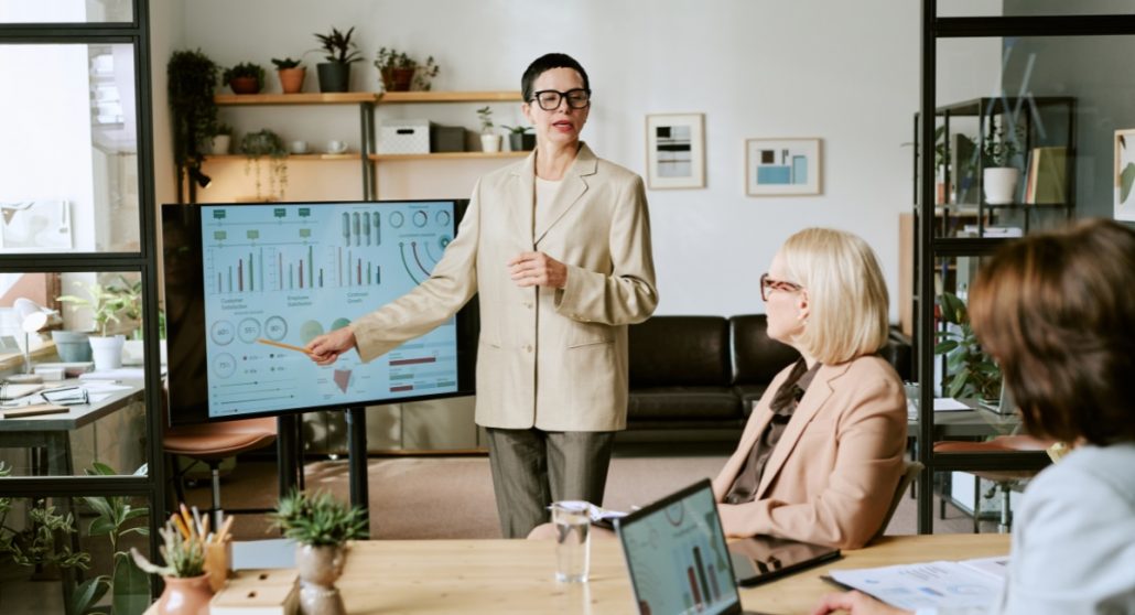 From Data to Decisions: How to Make Your Hotel Reports Work Harder 116 reporting and analytics for hotel