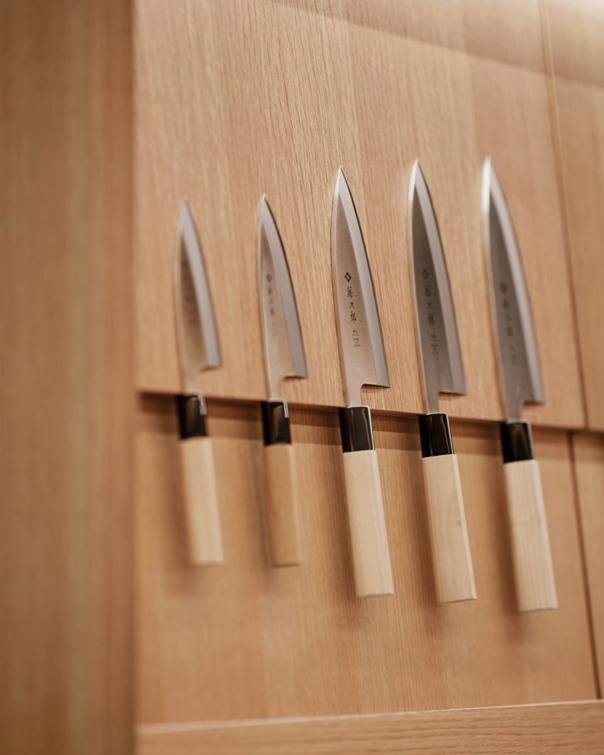 Knives on wooden wall panels