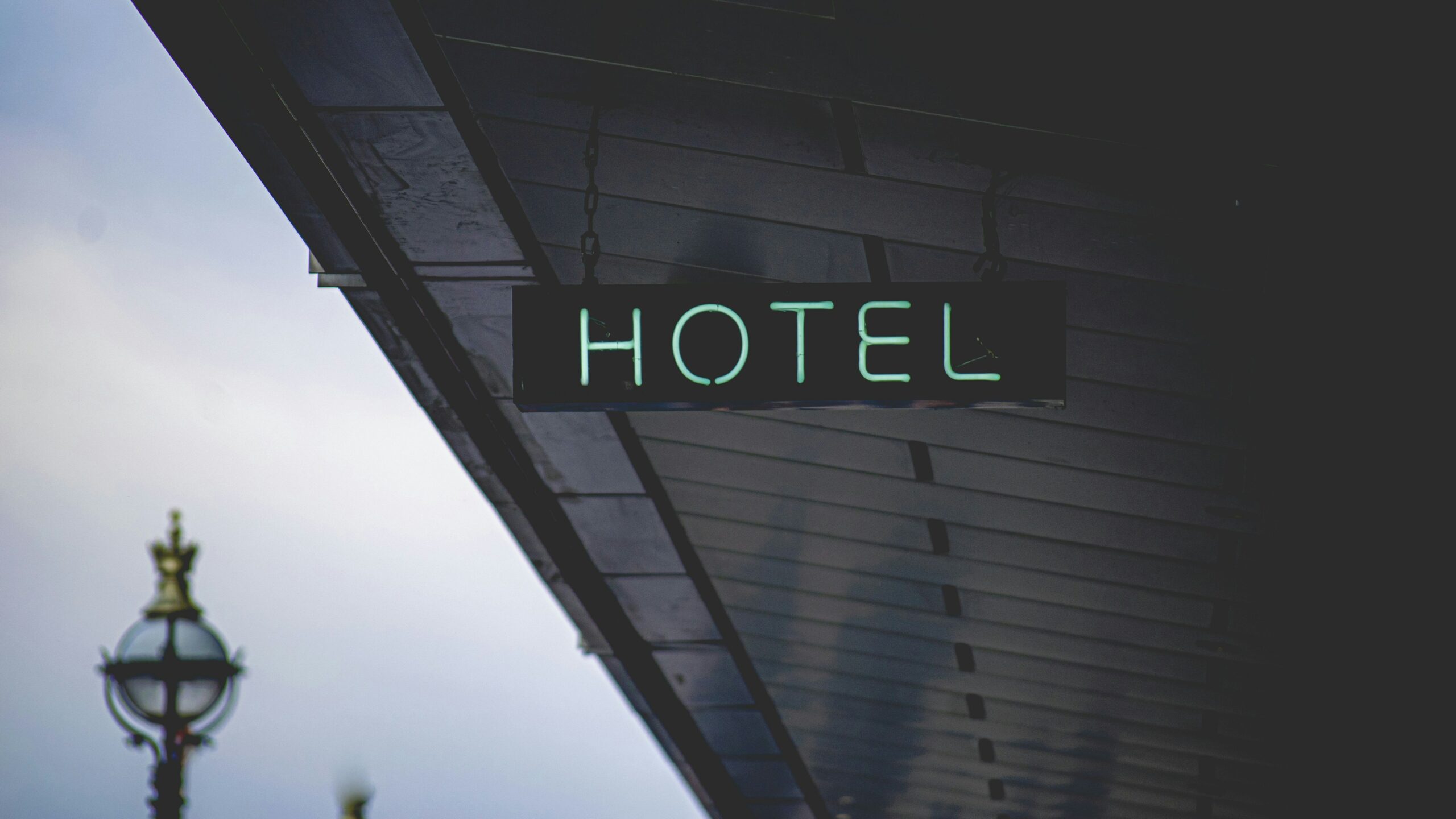 Generative Hotel Websites Can Enhance Personalization Without Relying on Extensive User Data