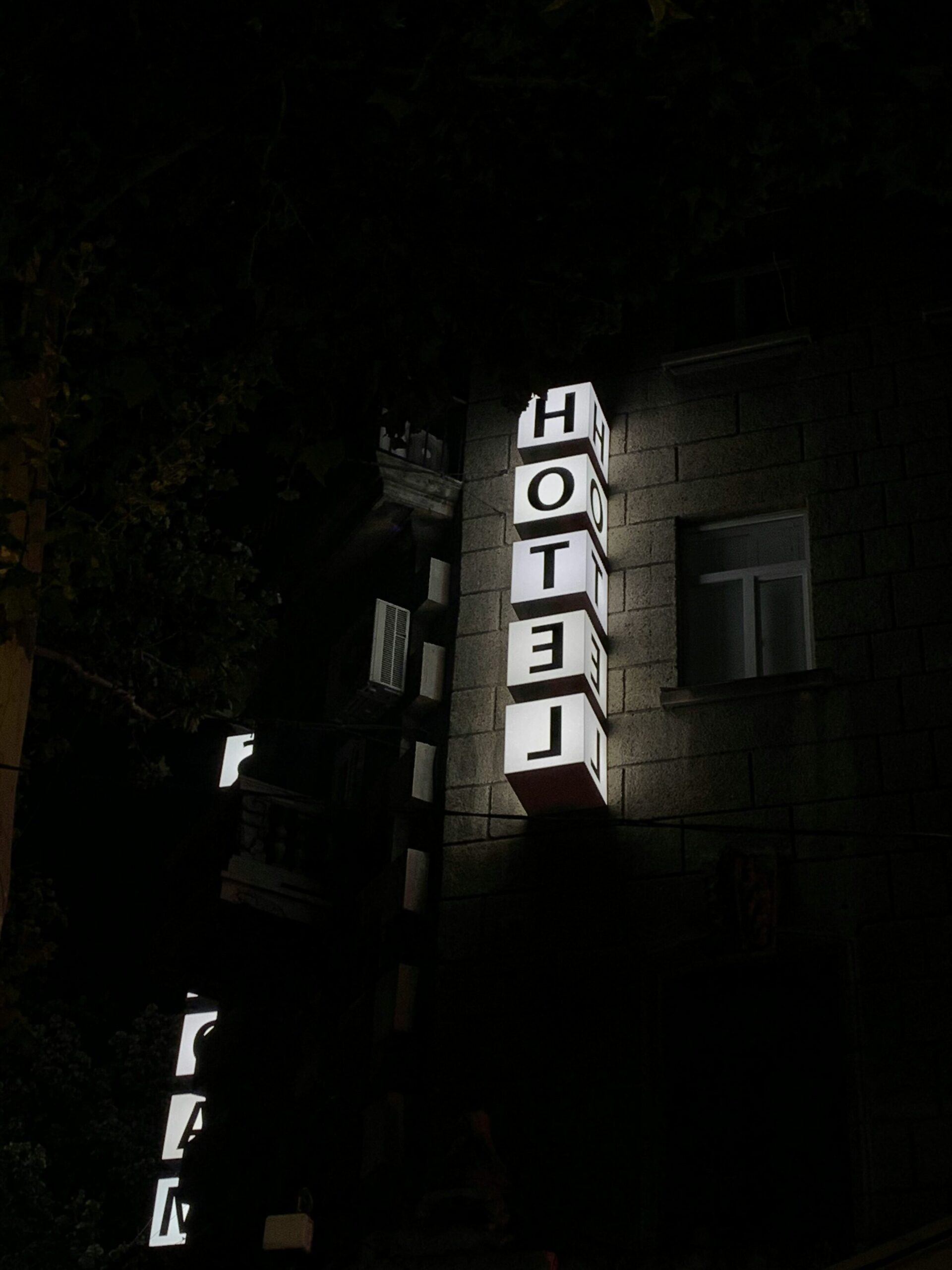 Five London Hotels Capture 57% of AI Recommendations, Revenue Intelligence Embeds in PMS