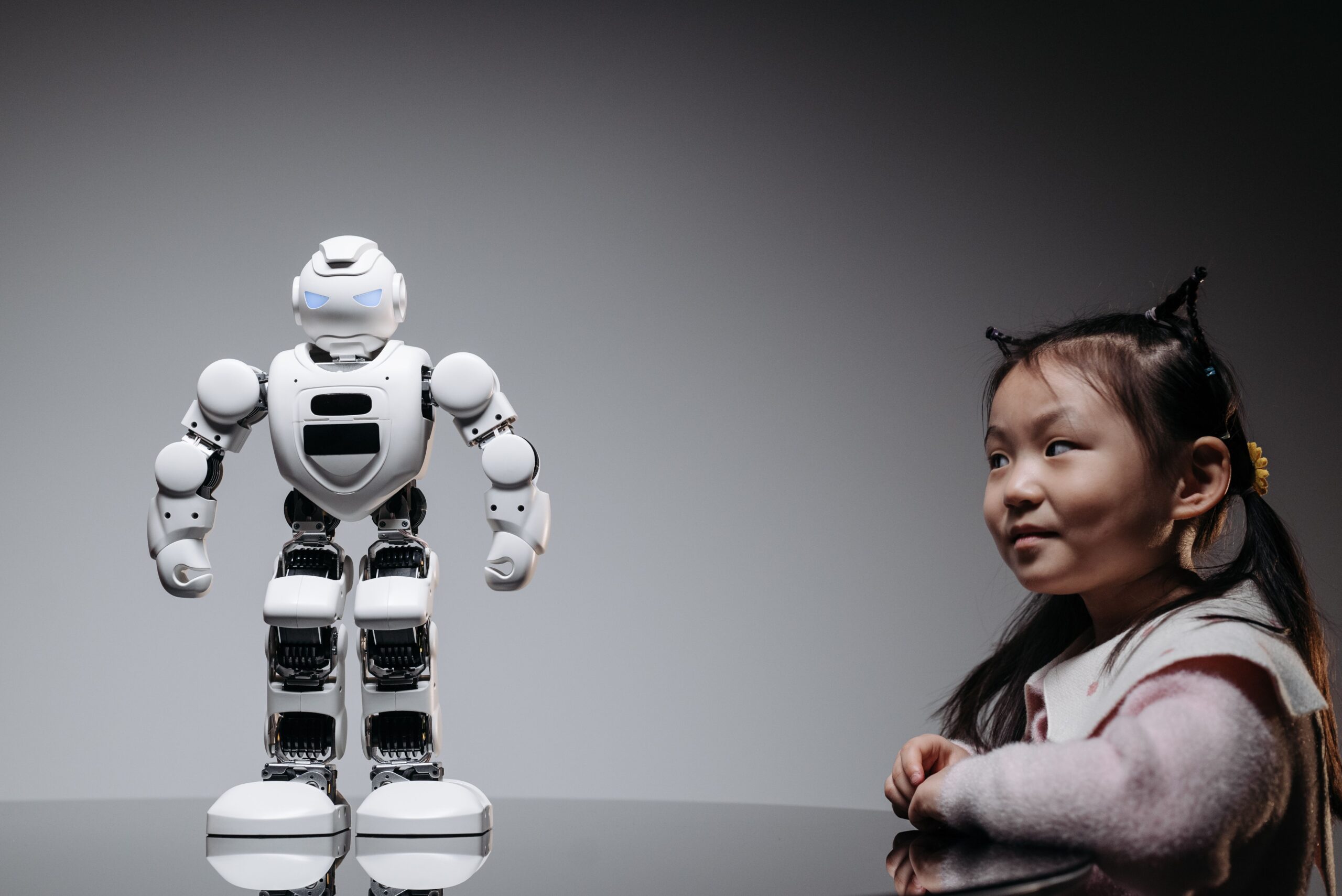 Hotel Executives at NYU Forum Acknowledge Shift in Guest Searches to AI Platforms Despite In-House AI Investments