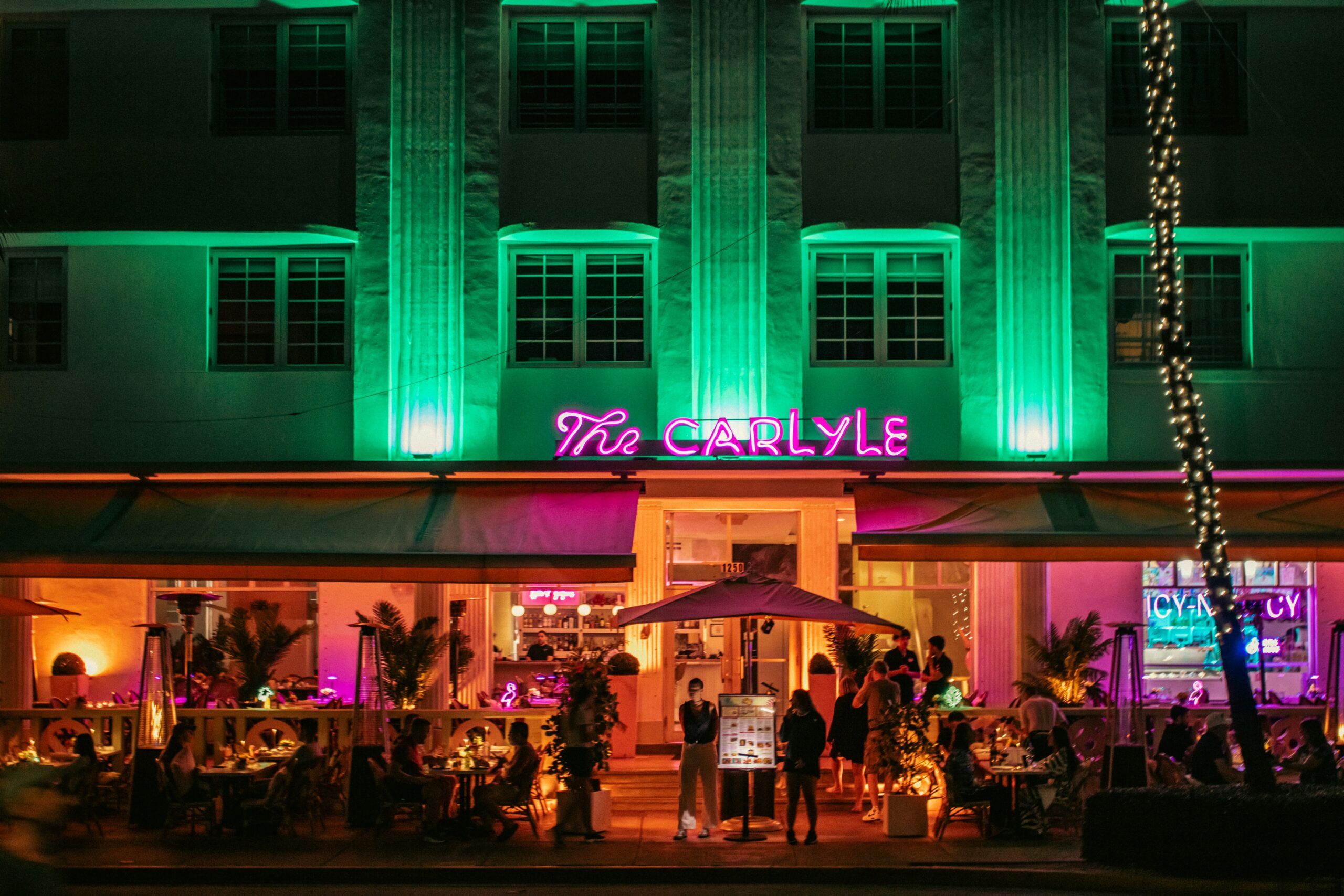 AI Increases Its Role in Hotel Bookings, But Earned Presence Outweighs Readability for Recommendations