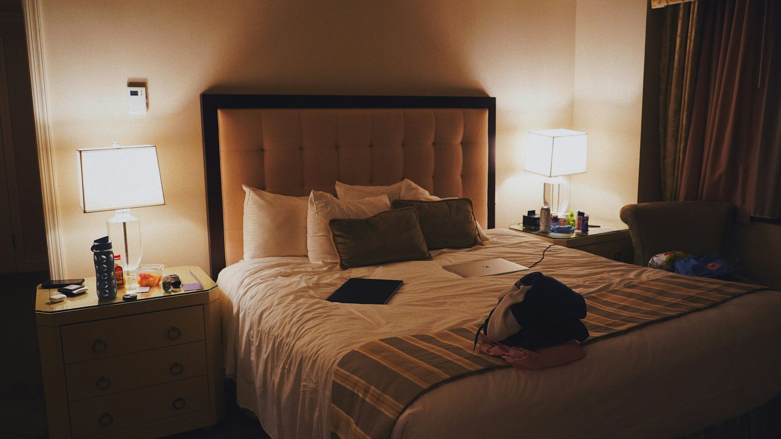 Hotel Revenue Benchmarking vs Hotel Profit Benchmarking: What’s the Difference?
