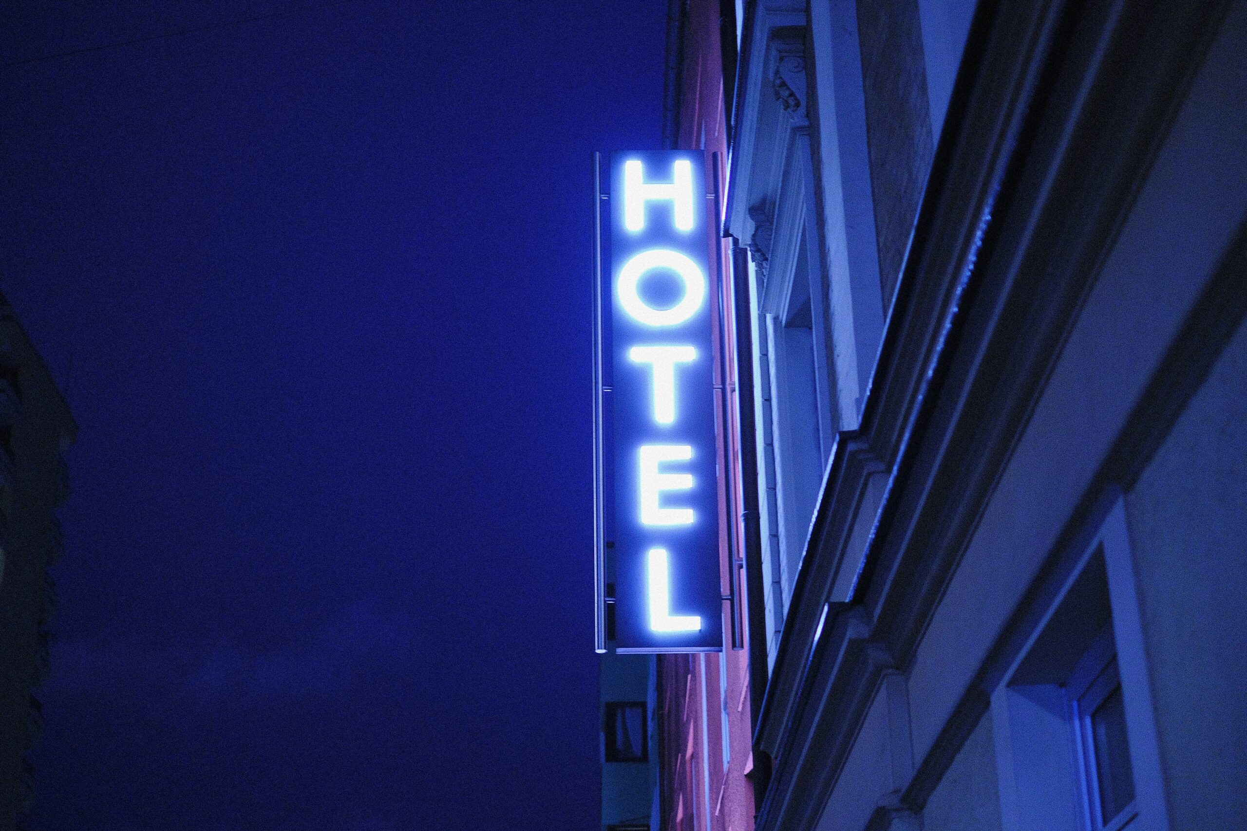 PwC Report: Hotel Buyers Pay Premiums for AI-Ready Guest Data, Lower Bids for Messy Information