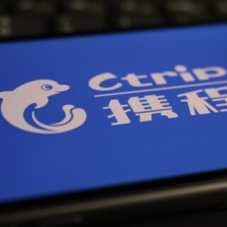 Blue screen showing the Ctrip logo with a white dolphin icon and Chinese text on a blue background, as seen on a device screen