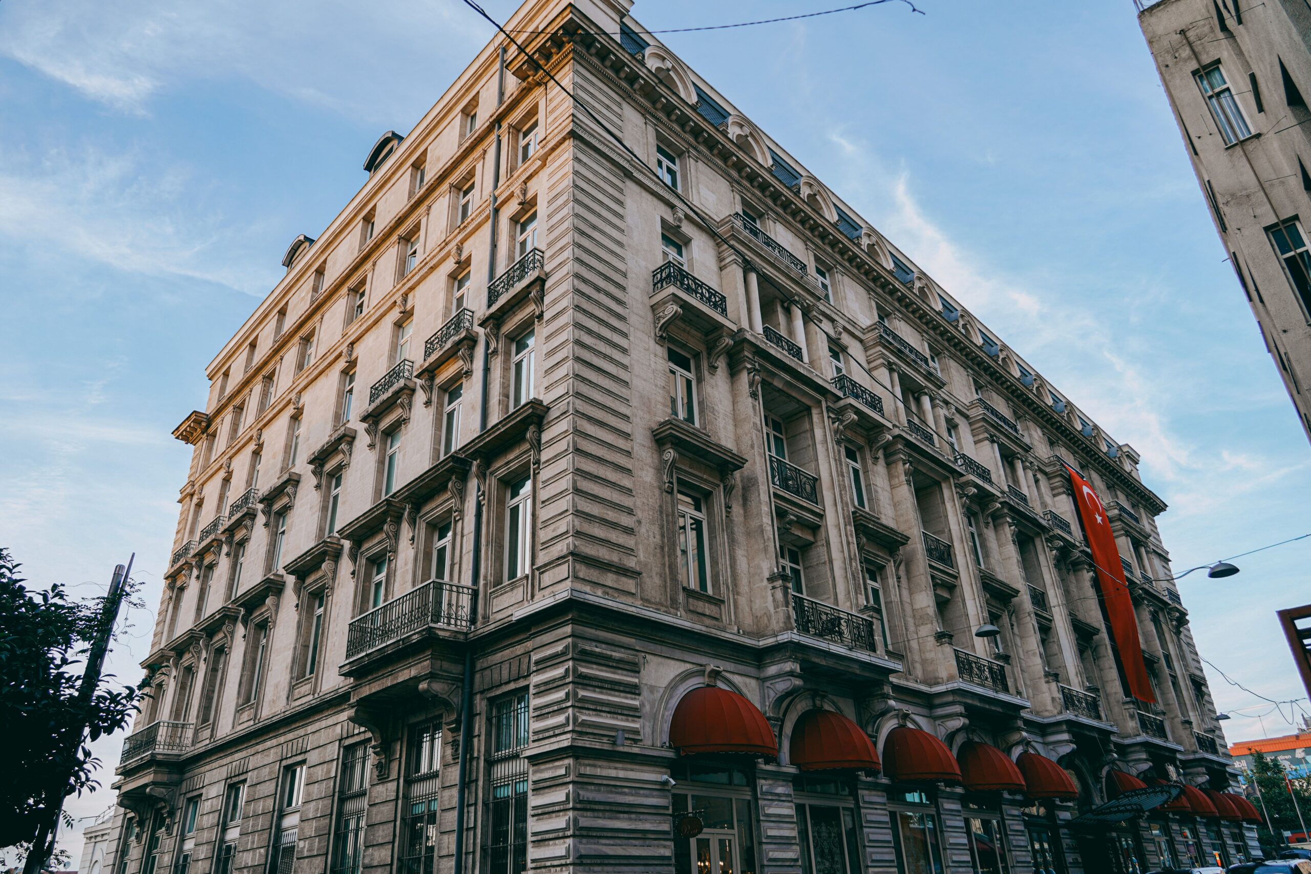 Navan Partners with Hilton to Integrate Direct Booking API, Enhancing Corporate Hotel Booking Experience