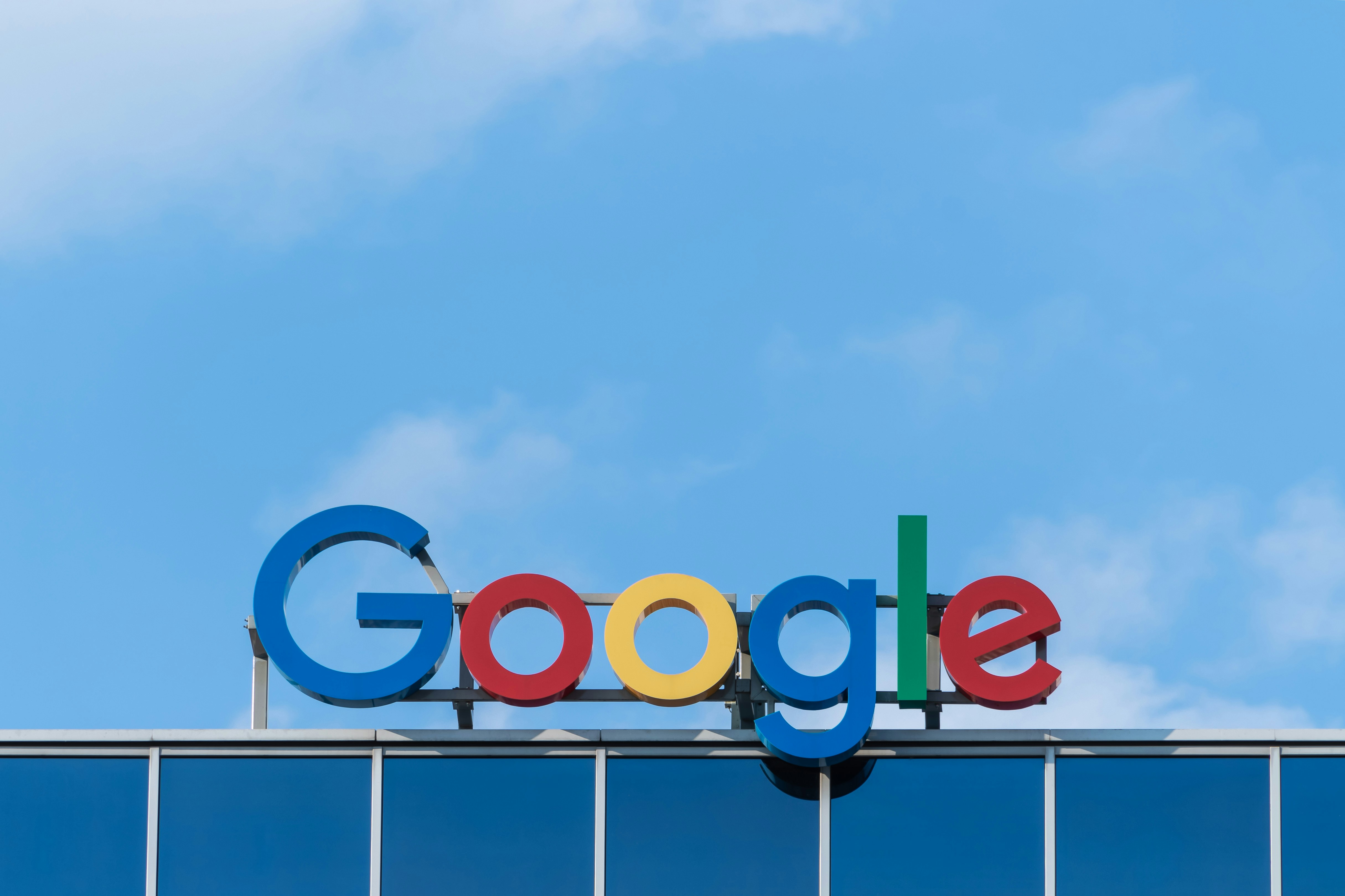 Google Tests AI-Driven Hotel Booking in US with Booking, Expedia, Marriott; Partners with Amadeus and Sabre