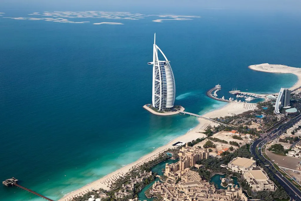 Gulf Hotel Operators Forecast Full Tourism Recovery by Late 2027, Citing Decline in Room Rates as Key Issue