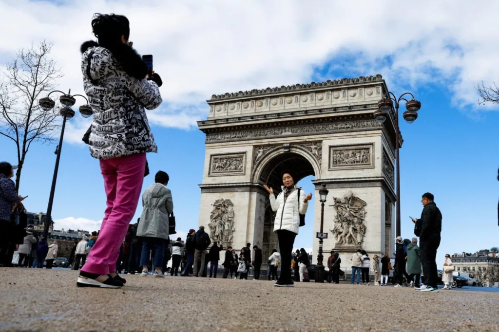 Chinese Outbound Travel Surges for Golden Week 2026; Longer Trips and Lower Hotel Budgets Observed