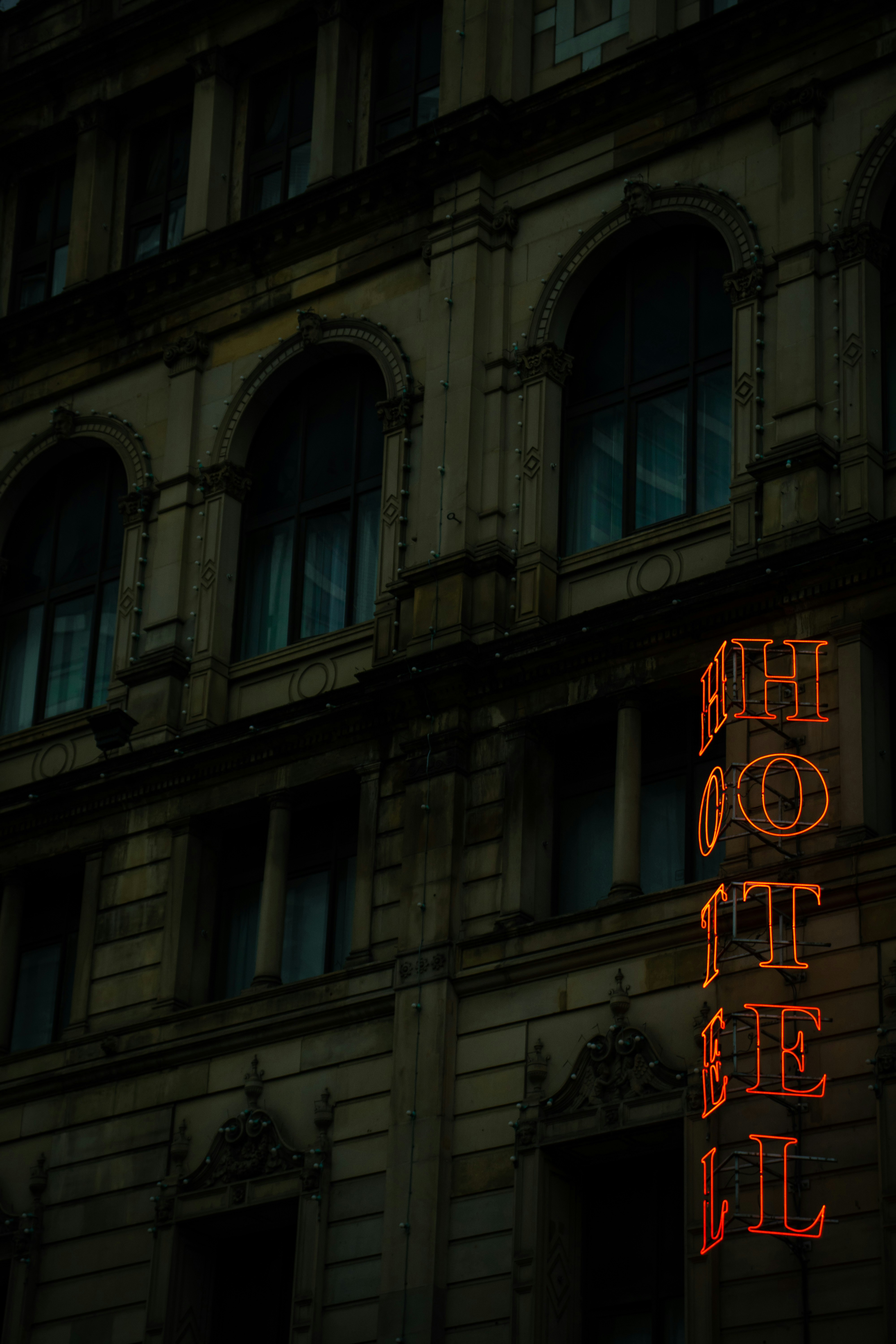 AI Assistants Can Spread Outdated Information About Hotels, Highlighting the Need for Real-Time Guest Feedback