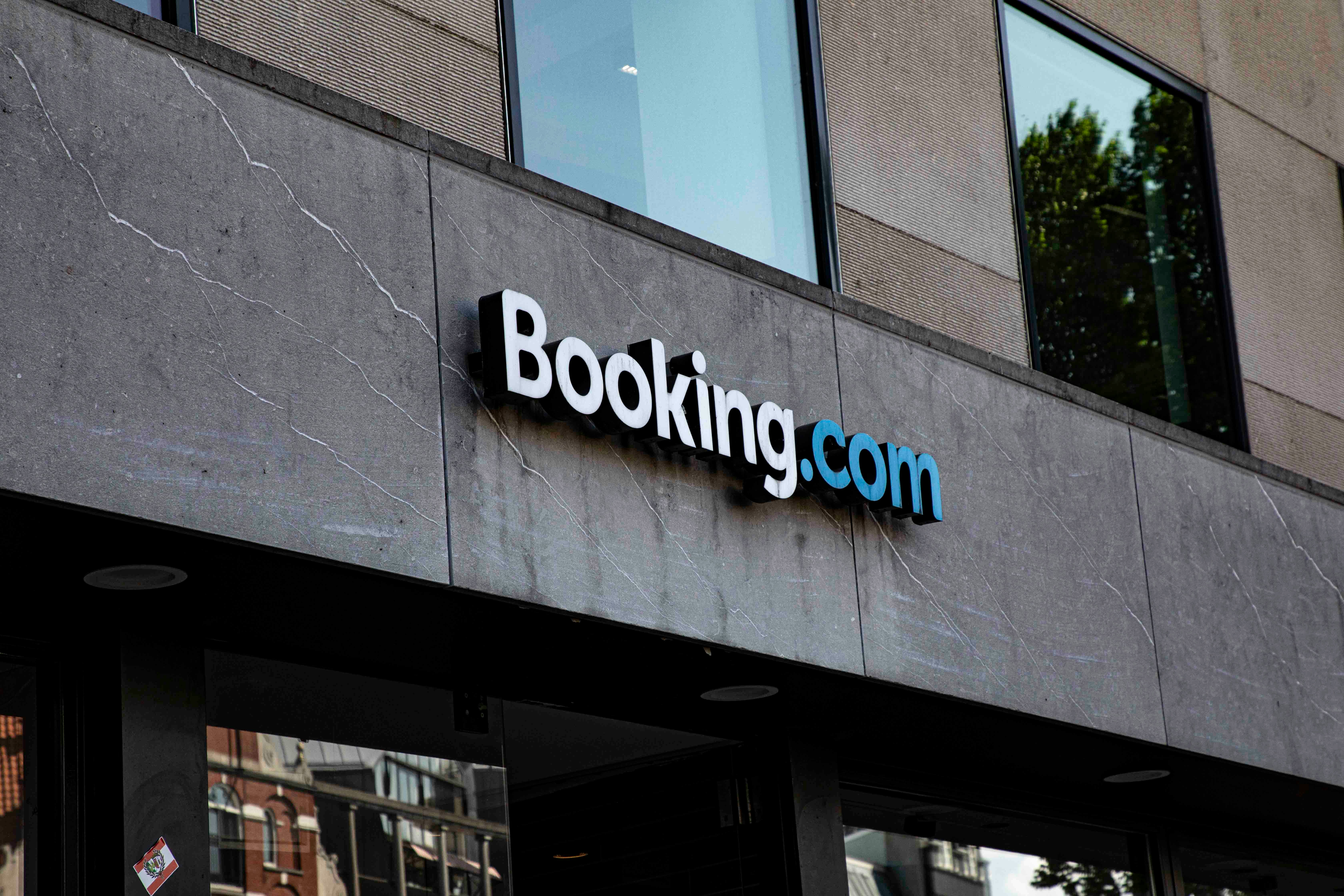 Study Finds Booking.com Dominates 62.57% of Travel Ads in ChatGPT's U.S. Prompts, Offering Single Sponsored Line
