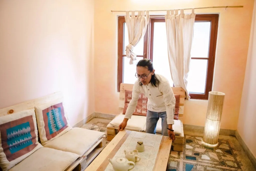 Airbnb Introduces Dynamic Pricing Tool for Hosts, Signaling Move Toward "Soft Franchise" Model Similar to Hotel Chains