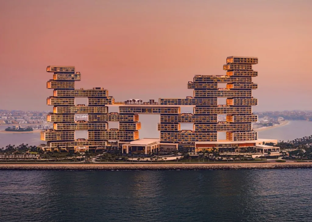 Dubai’s Luxury Hotels Add Perks to Avoid Rate Cuts