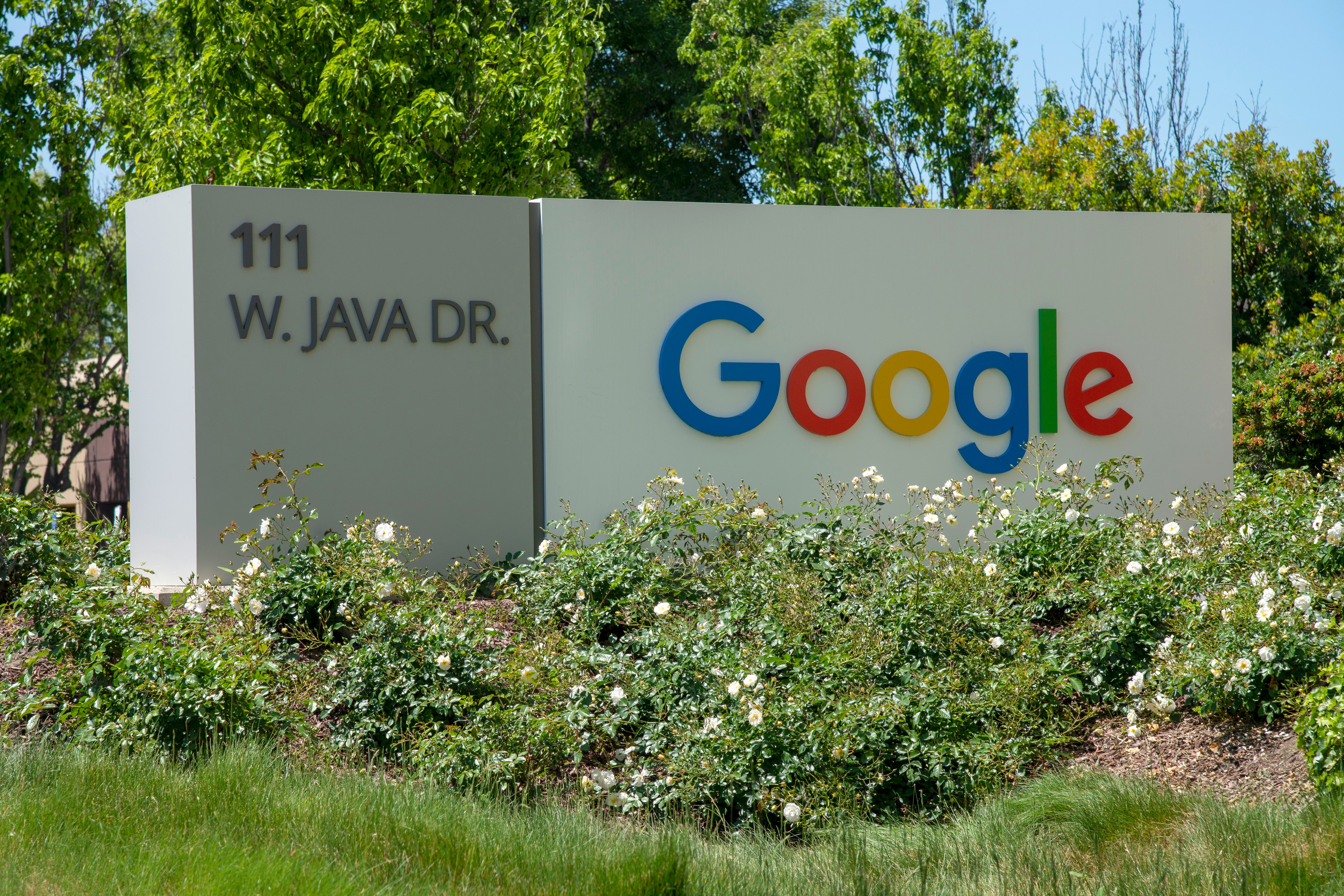 53% of Travelers Use Google After AI Recommendation, Misattributing Traffic to Google, Not AI Tools