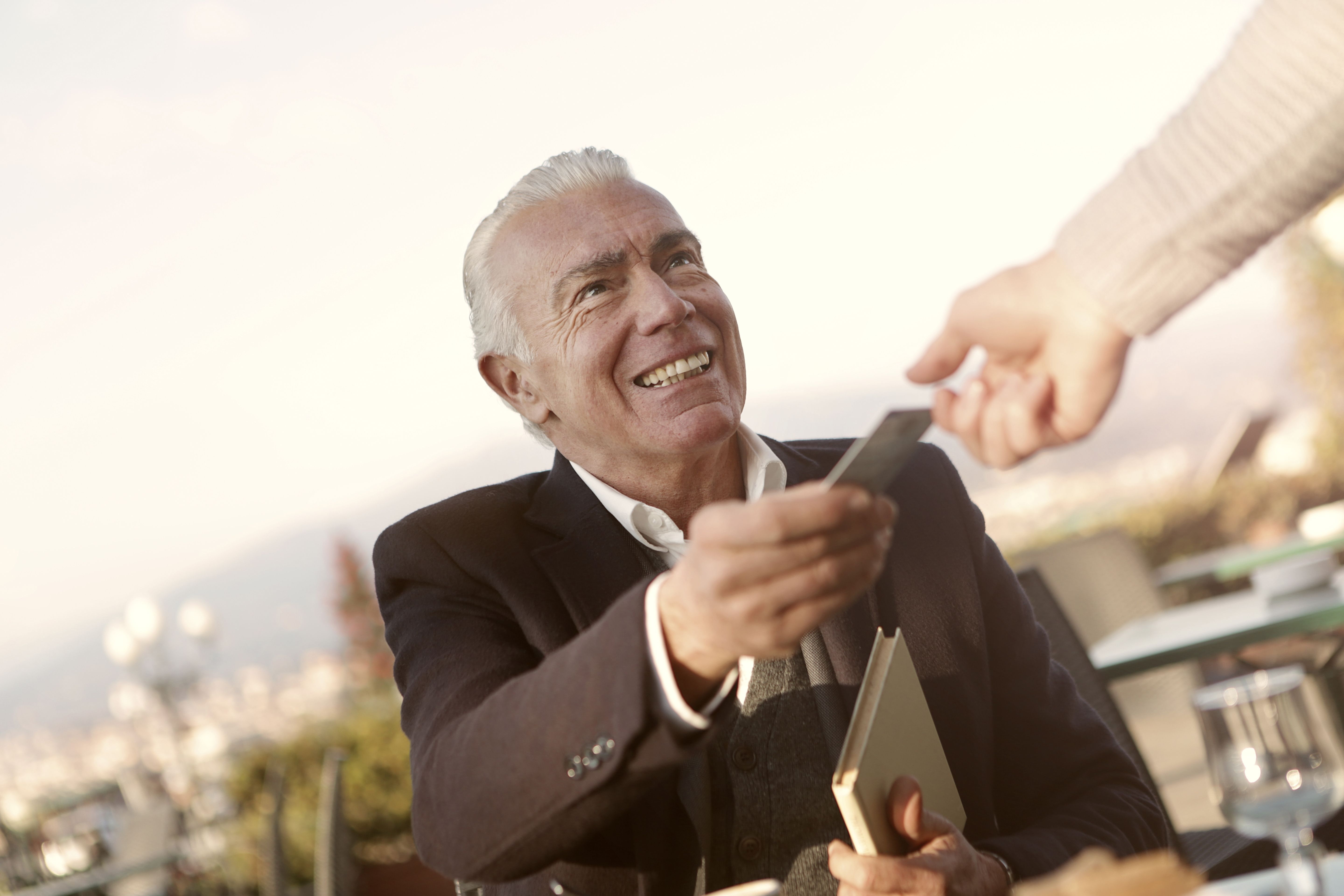 Vingcard Launches R-Series Door Reader with Mobile Key Support and Cloud Management for Enhanced Hotel Security